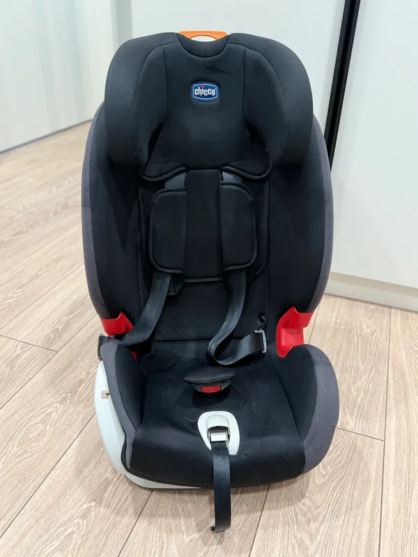 Продается автокресло Chicco. В хорошем состоянии.