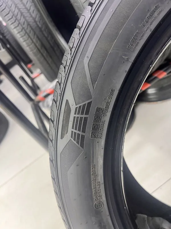 Nexen 275/45/21 3