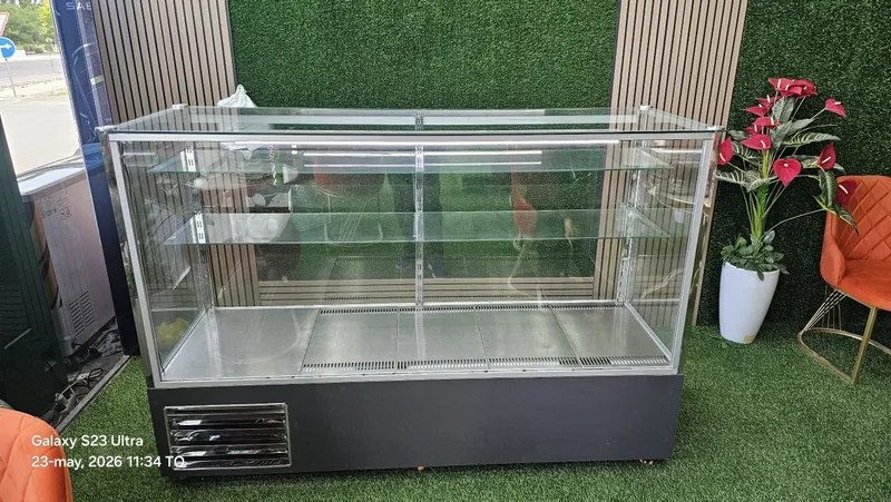 Vitrina holodelnik