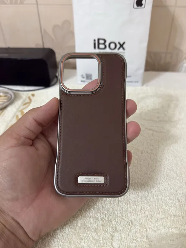 iPhone 16 Pro uchun chexol.
