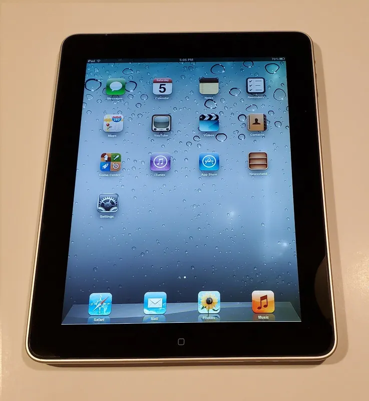 iPad planshetini sotaman 1 iPad planshetini sotaman 1