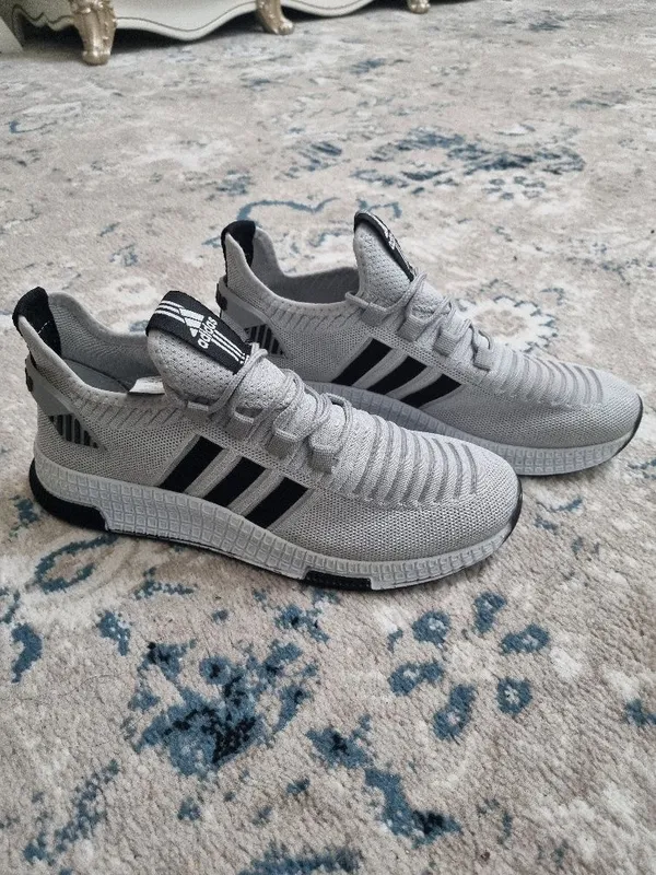 Krasofka sotiladi yangi adidas