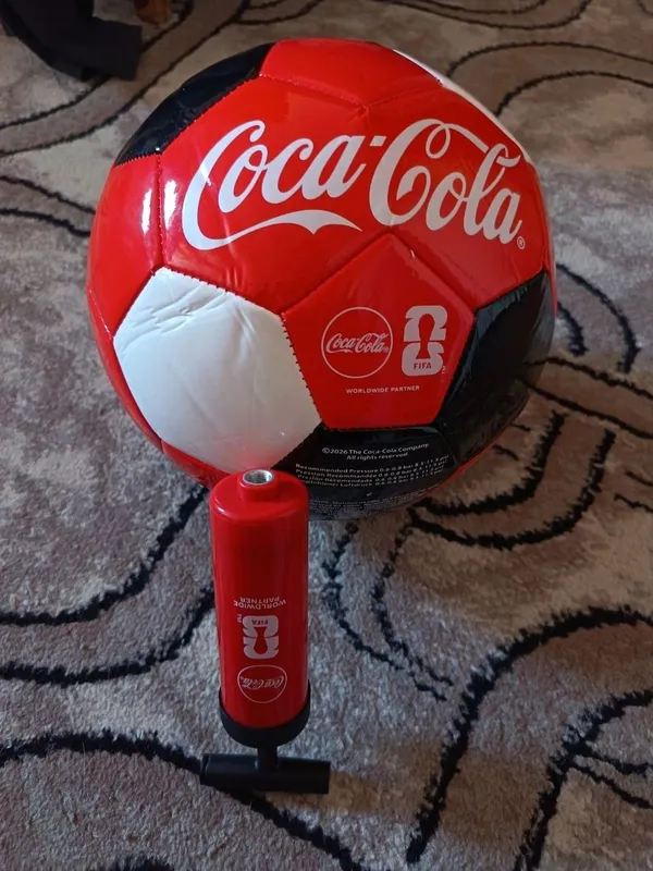Мяч Coca-Cola новый с насосом копток 2 Мяч Coca-Cola новый с насосом копток 2