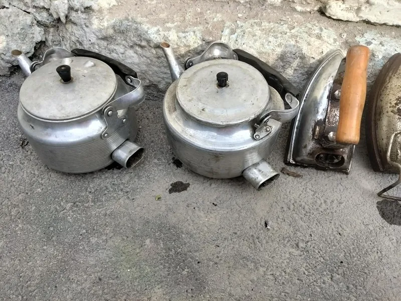 Электрический чайник и утюг