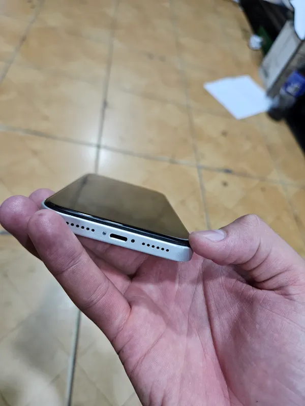 Iphone xr 17 pro korpusda 3