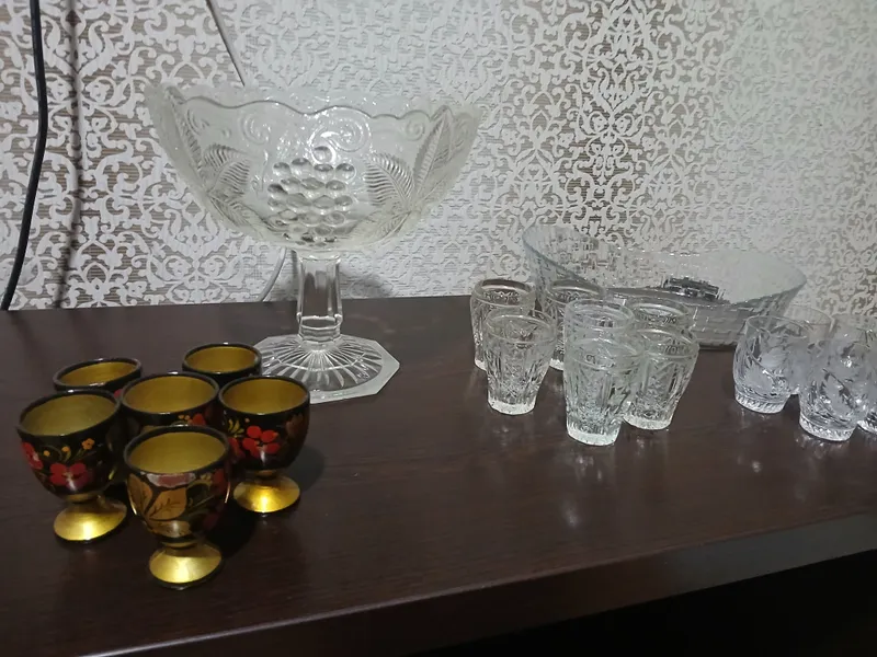 Хрустальные рюмки, ваза, деревянные рюмки, раритет 1