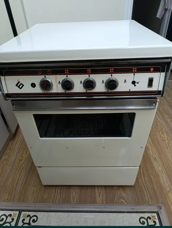 Продам газ плиту