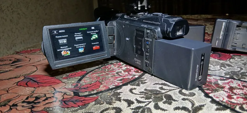 SONY HDR-PJ810 — Proektorli Videokamera Sotiladi — фото 2