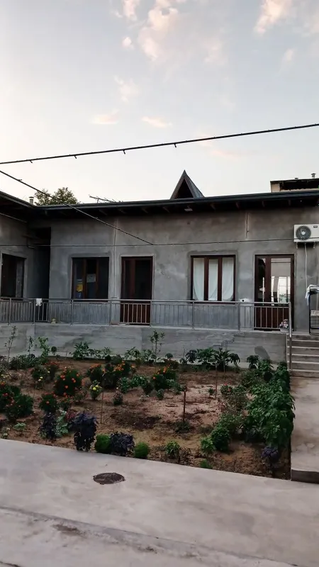 Nazarbekda hovli sotiladi 3sotix 2
