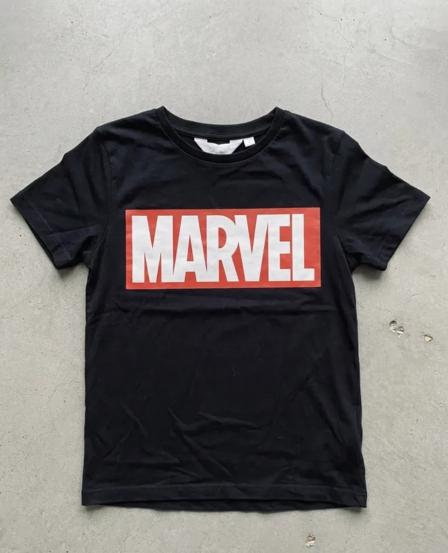 Стильная черная футболка MARVEL (оригинал)