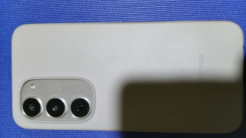 Tecno Spark 40 Pro — фото 1