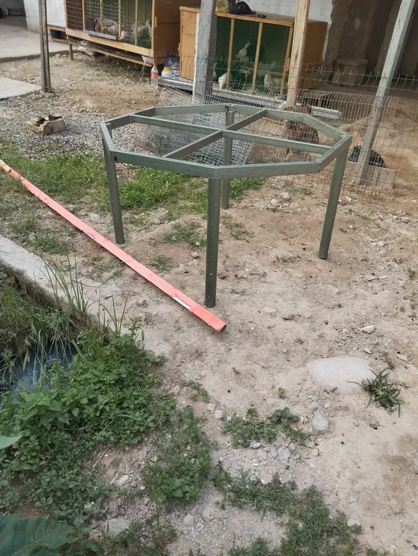 Продаётса стол за 200000 тысяч сум 2