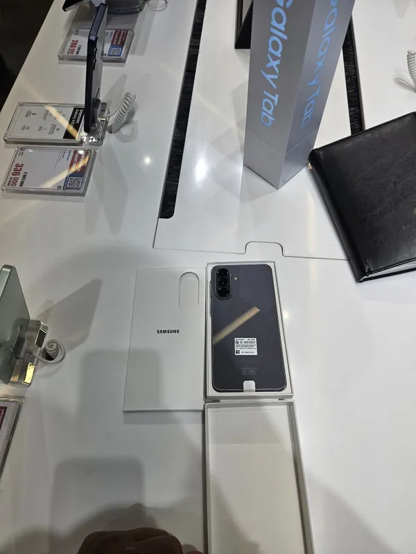 Samsung Galaxy A57 5G — фото 1