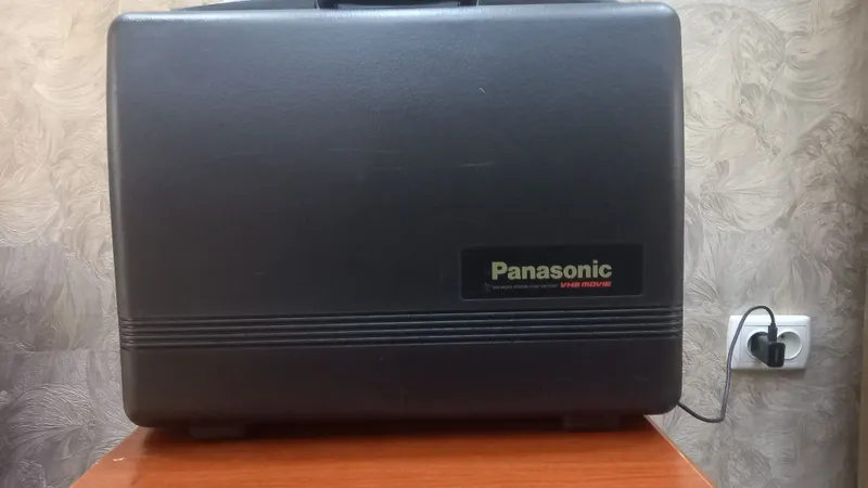 Продам срочно! Видеокамеру фирмы Panasonic M9 производство япония! 5