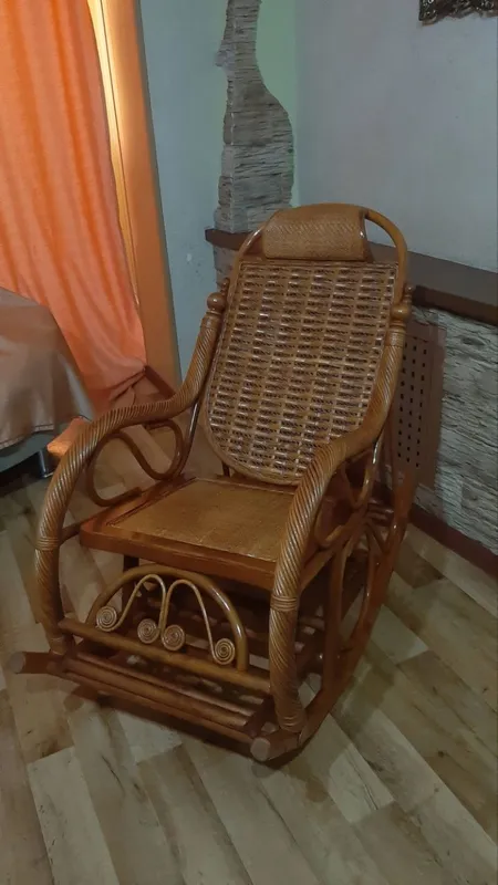 Креслокачалка из ротанга