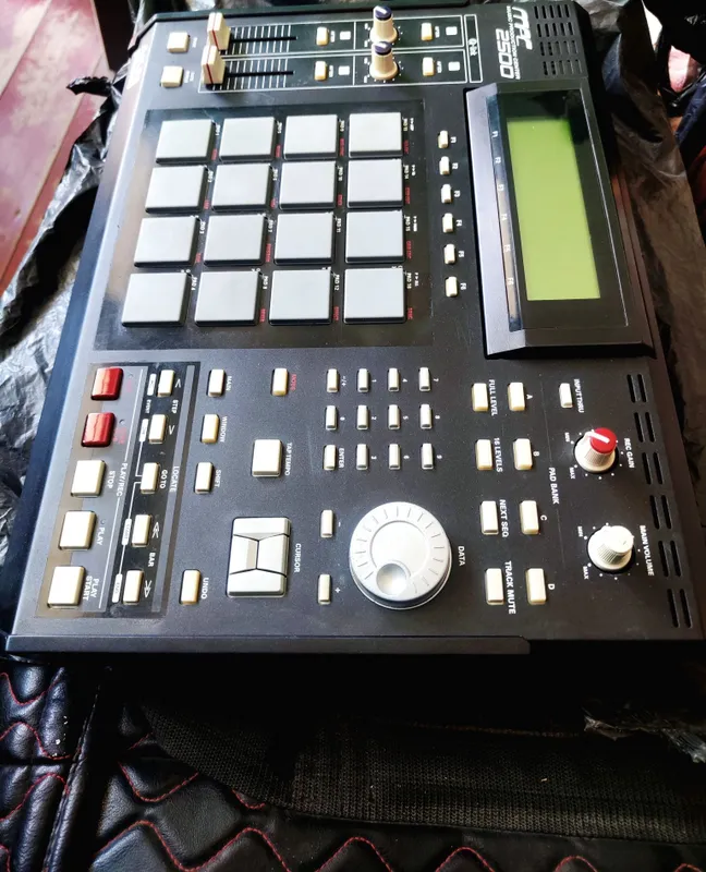 Akai mpc 2500 ,рабочая станция ,сэмплер,драм машина — фото 1