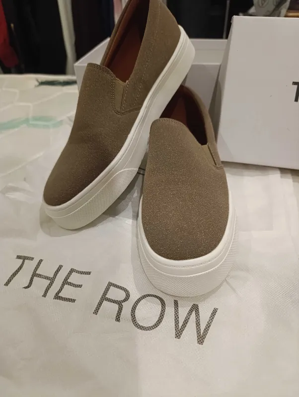 Оригинальные замшевые слипоны бренда The Row 3
