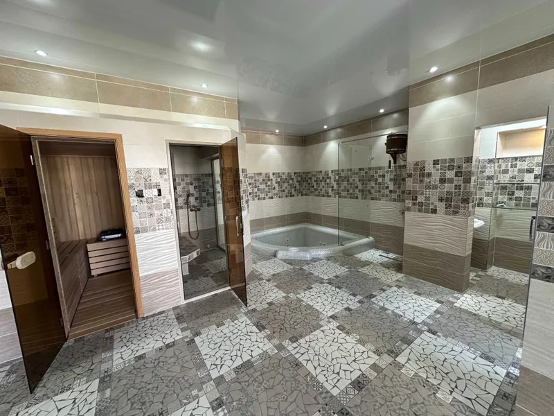 Дом с новым ремонтом, летняя кухня, гараж, комплекс СПА, кинотеатр — фото 3