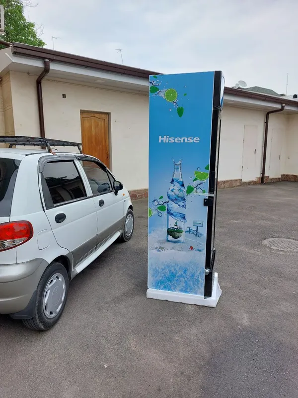 Витриный холодильник Hisense — фото 2