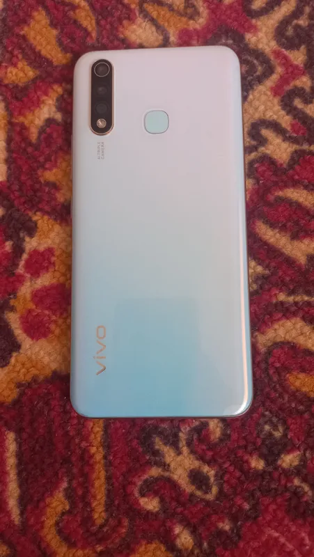 Vivo telefon sotiladi 500000