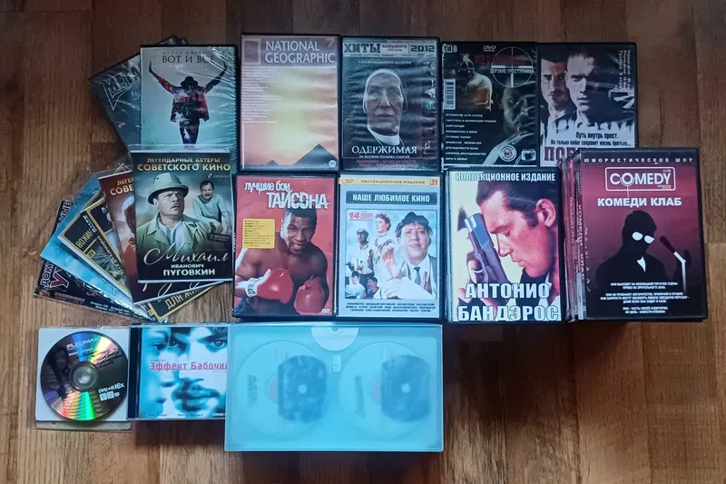 Коллекция дисков DVD и CD