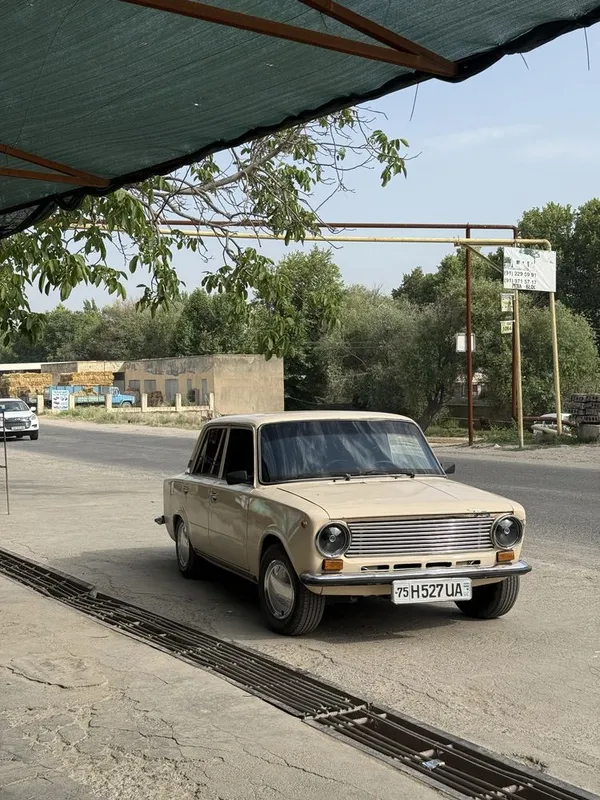 Jiguli 21011 sotiladi 2