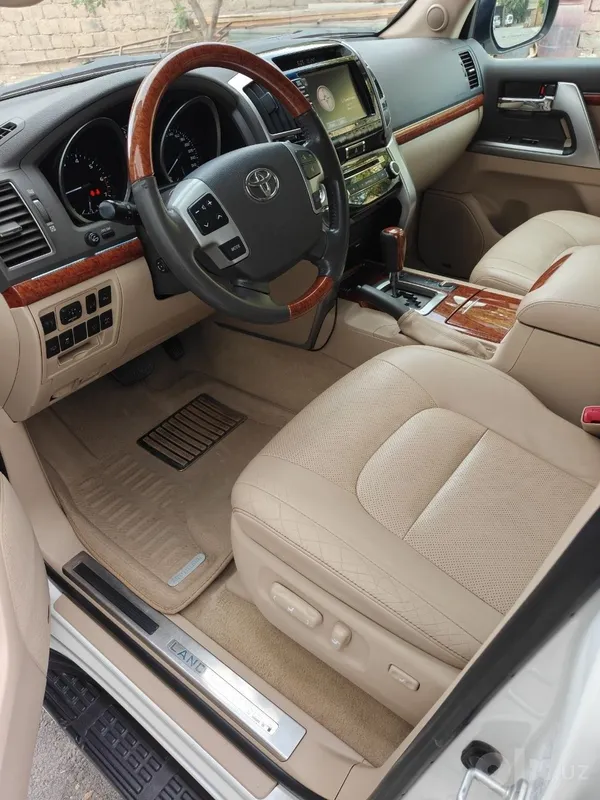 Toyota Land Cruiser 200 sotiladi 6 Toyota Land Cruiser 200 sotiladi 6