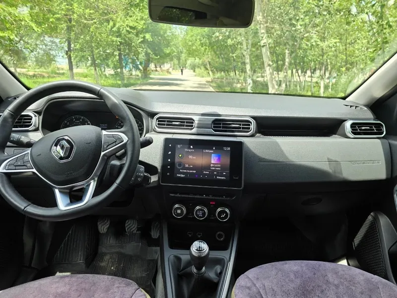 Renault Duster, 2021 г., 1.3 л (турбо), механика, 4WD, пробег 4 000 км — фото 3