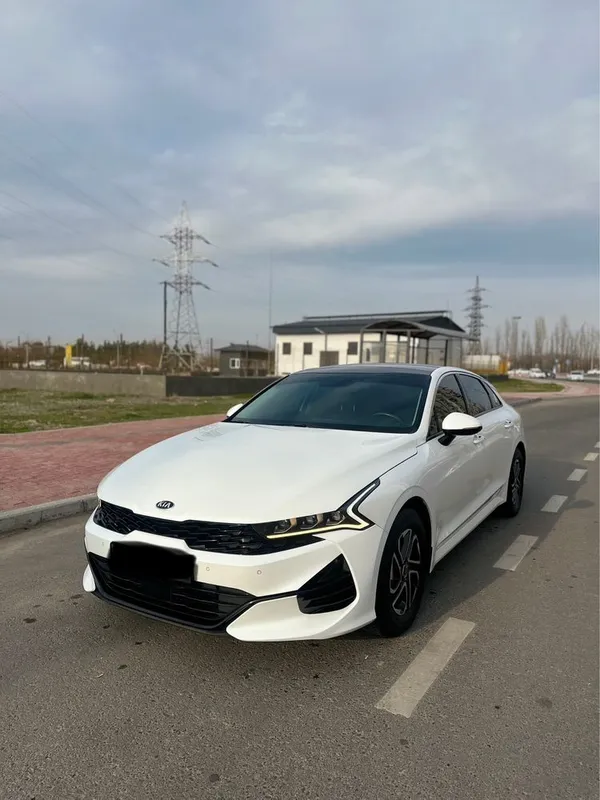 Kia k5 sotiladi