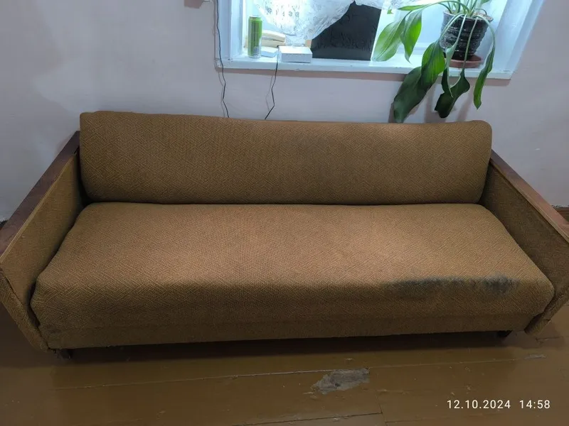 Срочно продается раскладной диван 1
