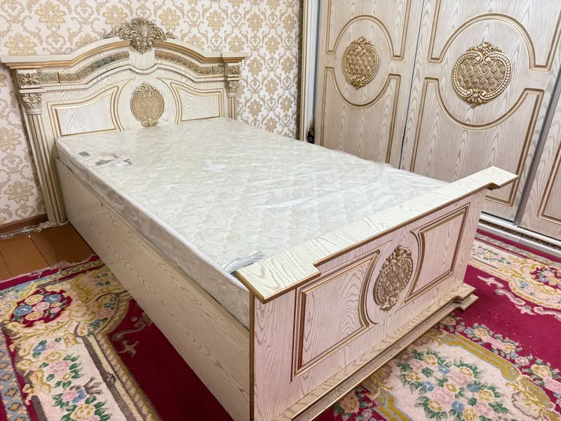 Продам кровать как новая с матрасом