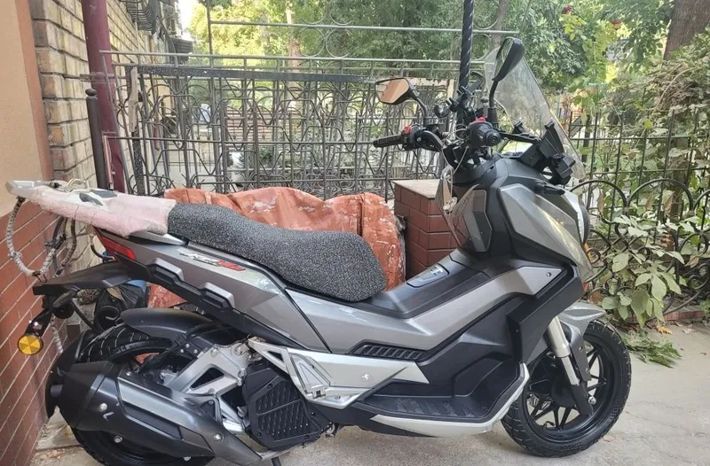 Продаётся скутер. Лифан кпв 150 куб. 2 Продаётся скутер. Лифан кпв 150 куб. 2