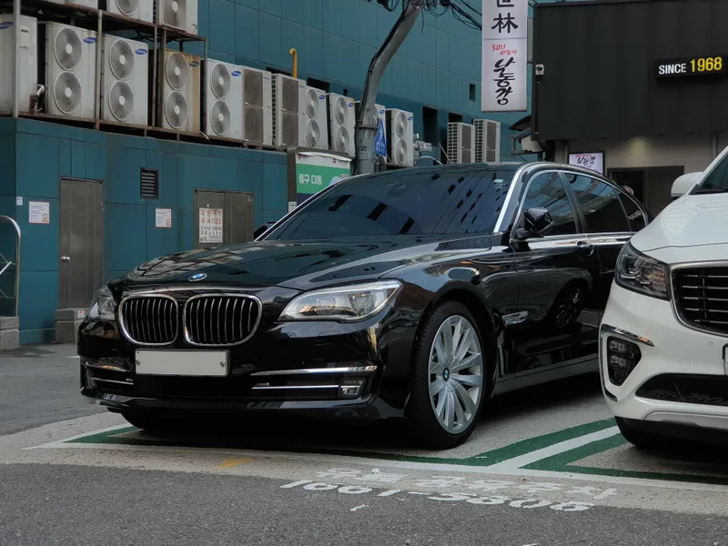 bmw 7seria 2014restayling oldi orqa fara restayling