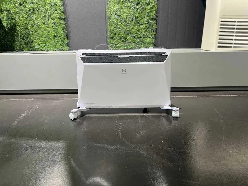 Конвекторный обогреватель Electrolux ECH/RI-2000 E (INVERTER) — фото 3
