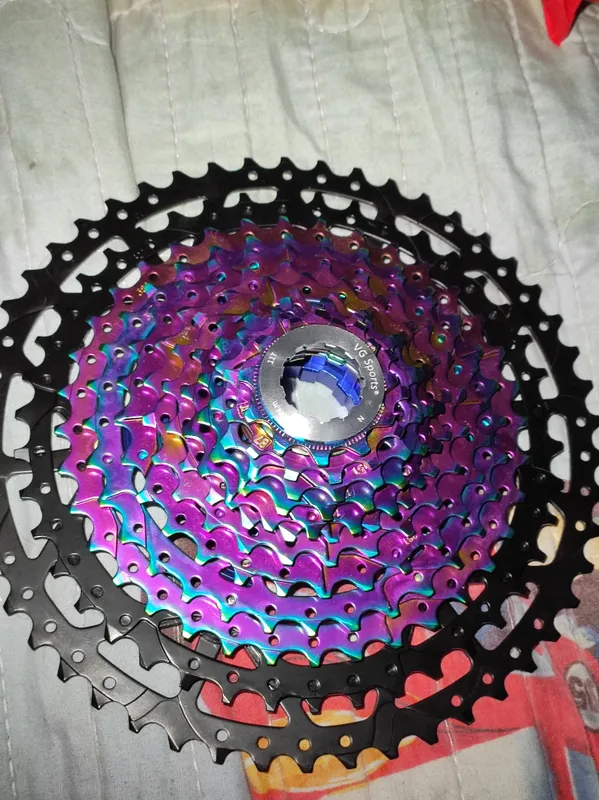Velosiped kassetasi 11/50 HG Shimano oil slick 2 Velosiped kassetasi 11/50 HG Shimano oil slick 2