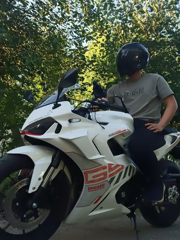 Dugati panigali. Moto