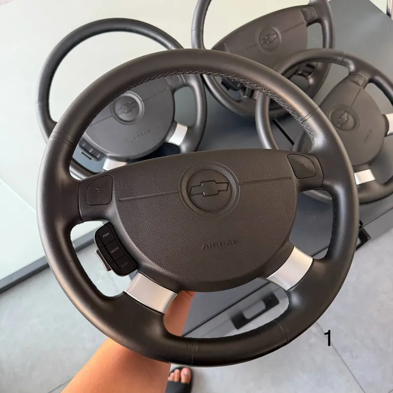 Рули Gentra Elegant Plus в идеальном состоянии, 4 штуки, по сниженной цене 2 Рули Gentra Elegant Plus в идеальном состоянии, 4 штуки, по сниженной цене 2