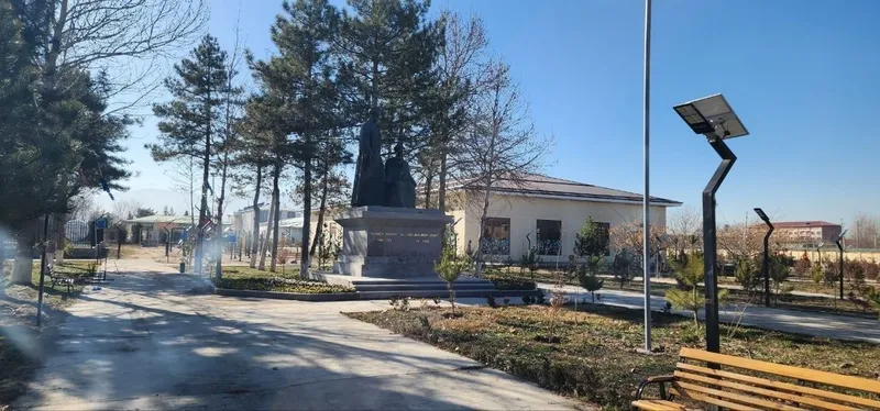 Земля 40 соток с зданием 1200 м.кв под бизнес