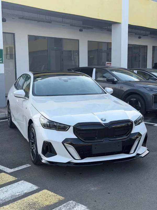 Bmw i5 35L 2024-Yil 15.700 yurgan +dop option 360kamera Harman Kardon 9 Bmw i5 35L 2024-Yil 15.700 yurgan +dop option 360kamera Harman Kardon 9