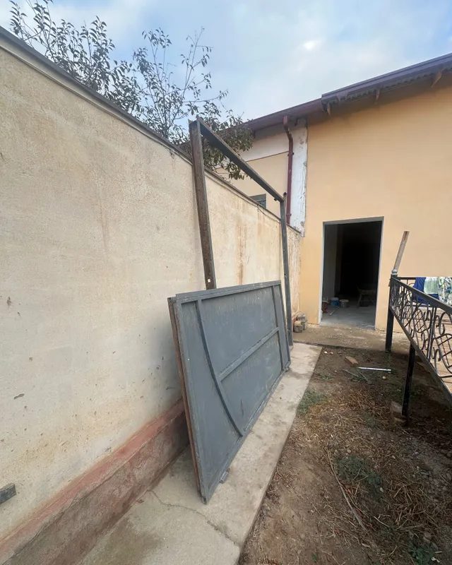 Darvoza eshigi bilan sotilad 2 Darvoza eshigi bilan sotilad 2