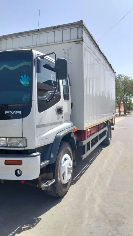 Isuzi 10 T sastayanasi