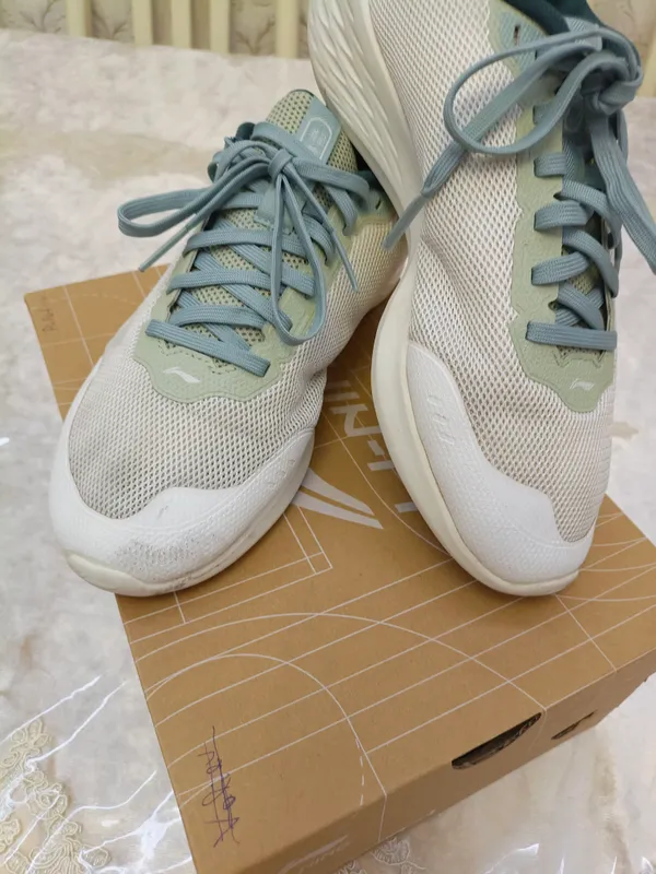 Li-ning krossovkalari, light cloud modeli 2