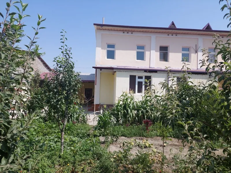 Самарканд вилояти Жомбой центрда 4 сотхли коттедж сотилади. — фото 1