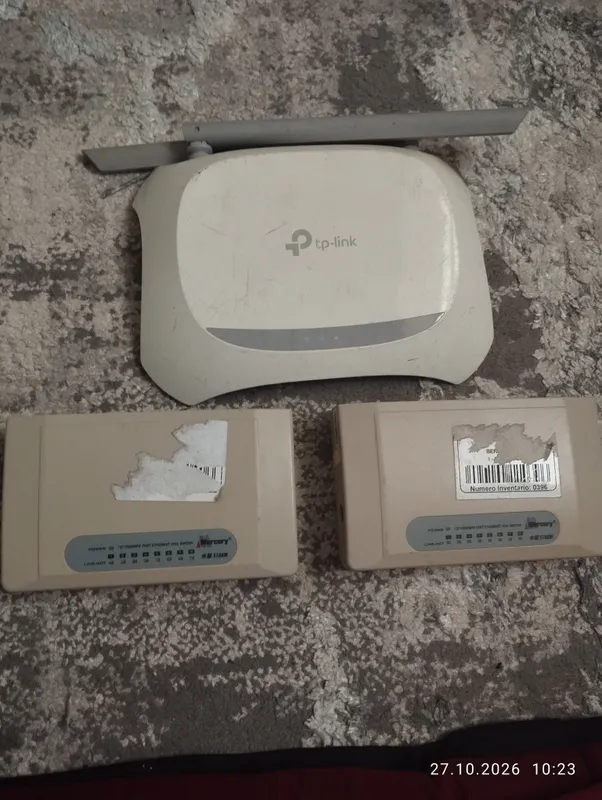 Wi‑Fi роутер и кабели — всё, что на фото, 100 тысяч 3