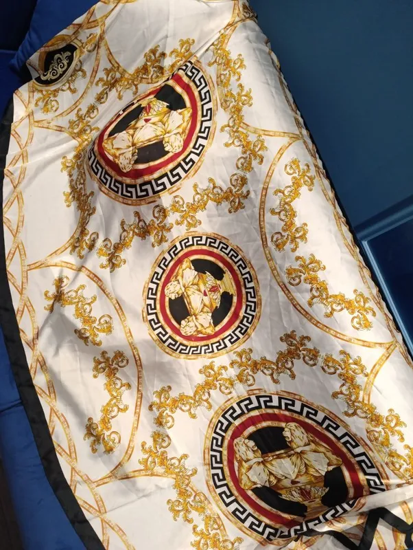 Роскошный шелковый шарф ,платок Versace, барокко — фото 4