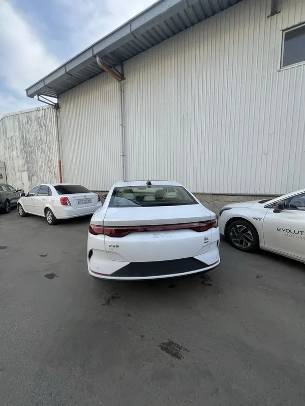 Byd Qin L oq rangi sotuvda — фото 1