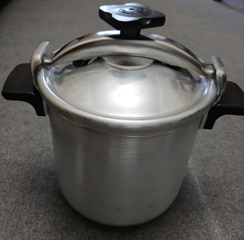 Продам скороварку советскую, 8л. 1 Продам скороварку советскую, 8л. 1