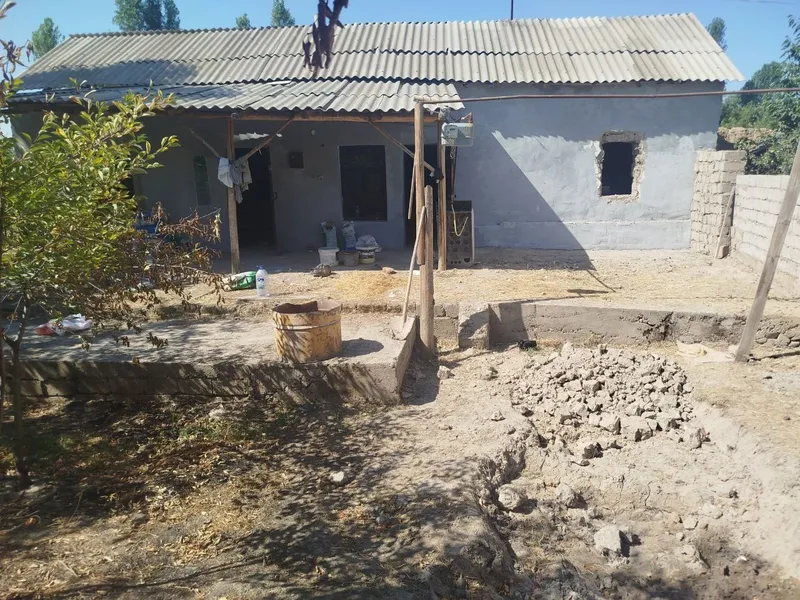Srochno hovli sotiladi 3 sotih 3 hona 35,000 Kirib yashasa buladi