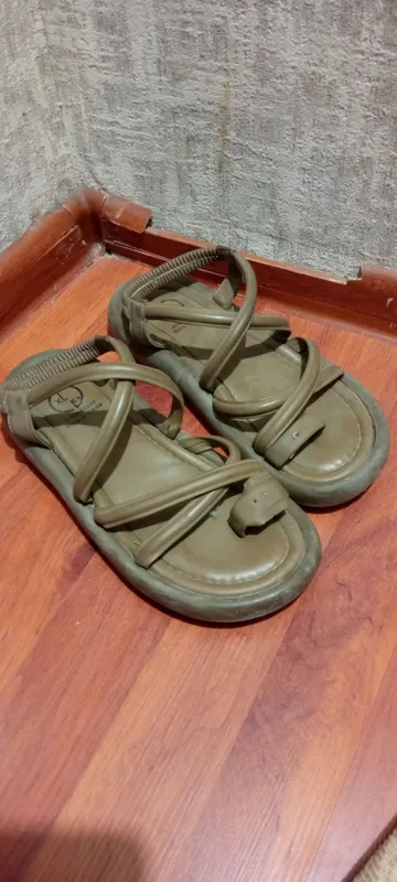 : Zamonaviy va qulay sandallar 2