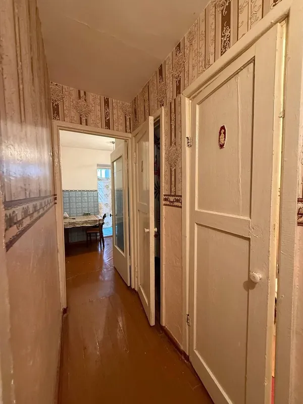 Срочно продаётся 2- комнатная квартира на Чирчике.